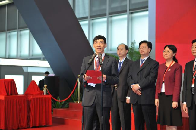 图片2 王志清董事长在bat365在线登录入口上市仪式中讲话.JPG